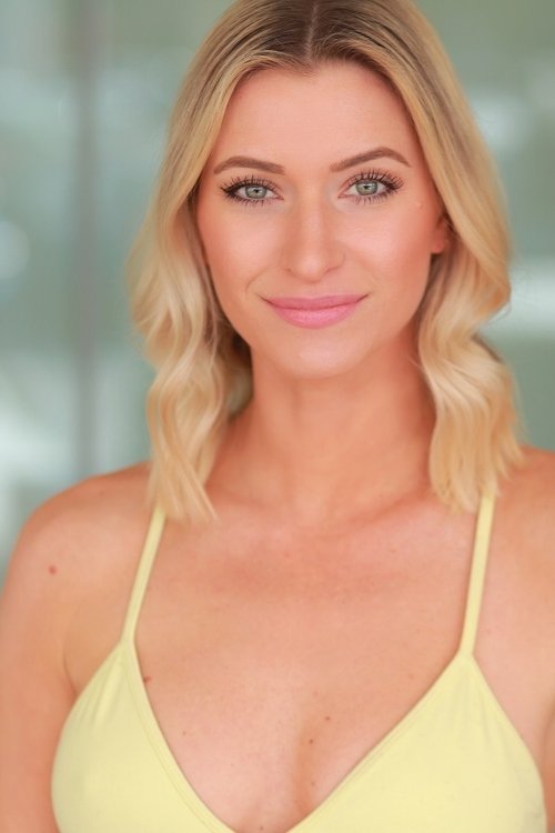 Alissa Filoramo as Carrie