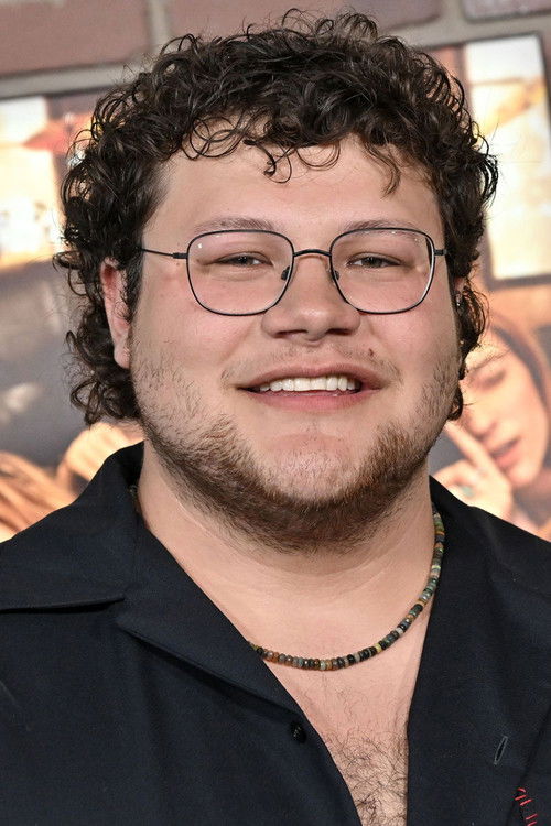 Maximo Salas as Pete Antuna