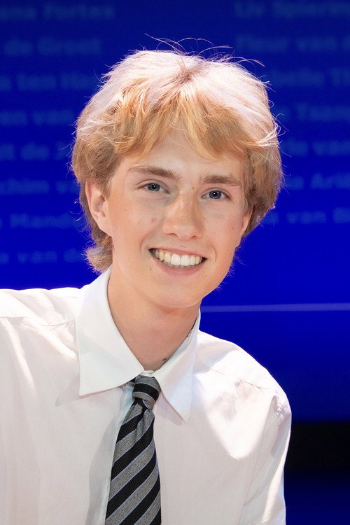 Simon Smulders as Lars