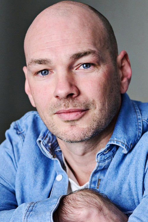 Connor Mills as Russell Shumway