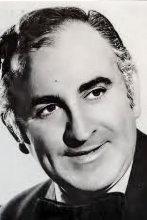 Eddie Pequenino as Vendedor (as Eddie Little)