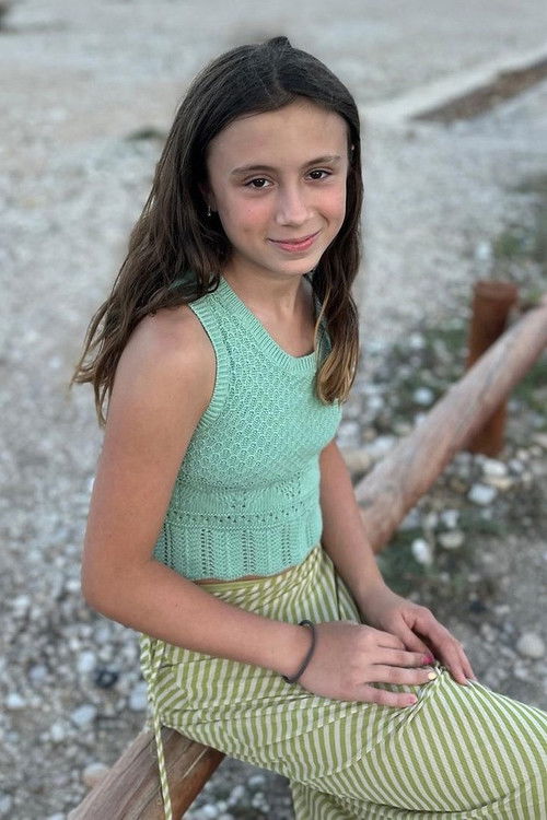 Julia Sulleiro as Leo