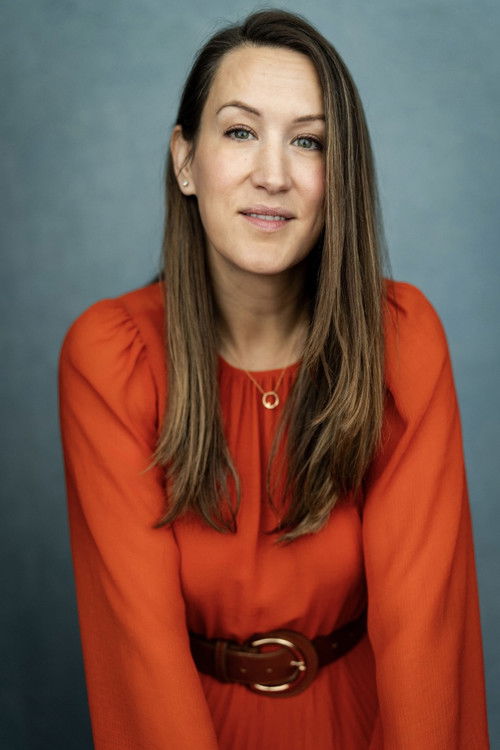 Sarah Noll as Selina Colcott