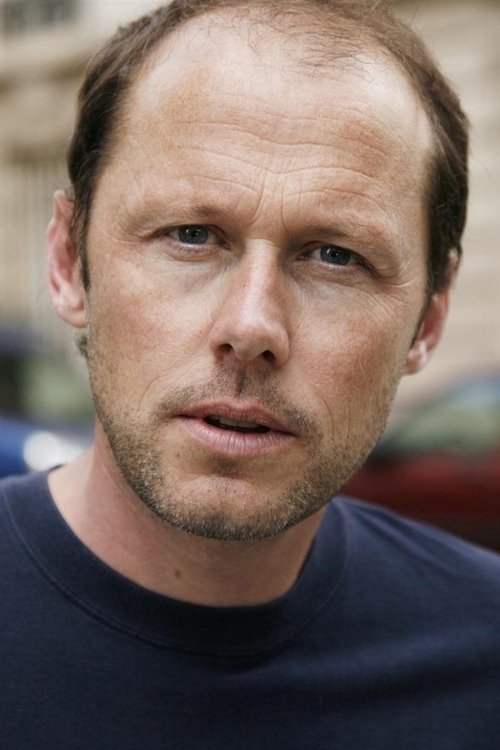 Matthieu Rozé as Pôle-Emploi advisor