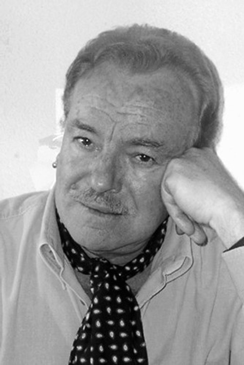 Manuel Gallardo as Renato