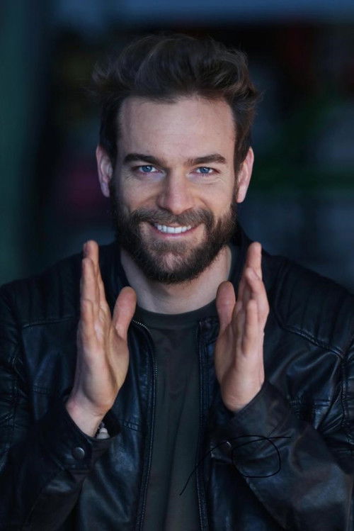 Lorenzo Buran as Ajar