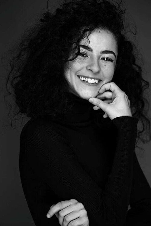 Giulia Miranda as Mulher de branco