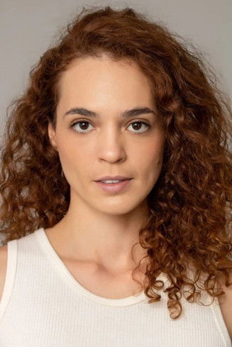 Daniele Mello as Alice