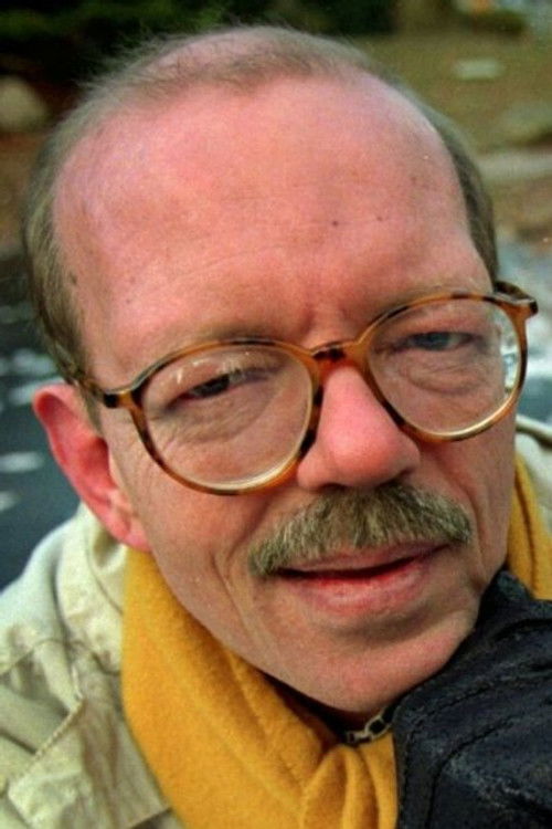 Michael Juul Sørensen as Sig selv / Radiovært