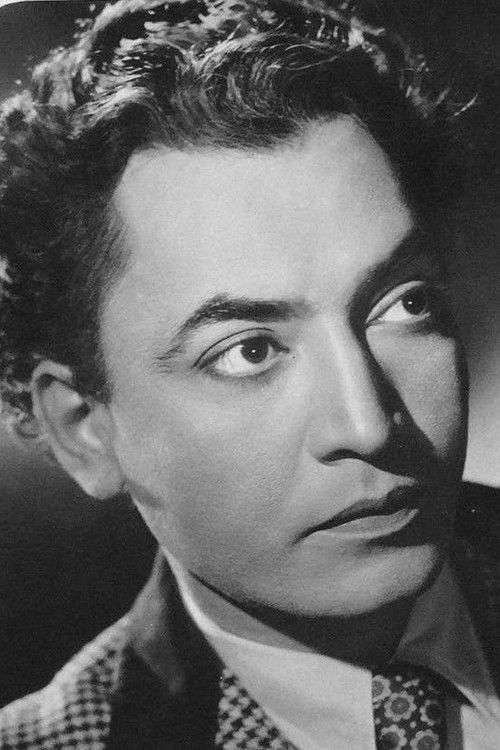 Kishore Sahu as General Rajpal Singh (Sonia's uncle)