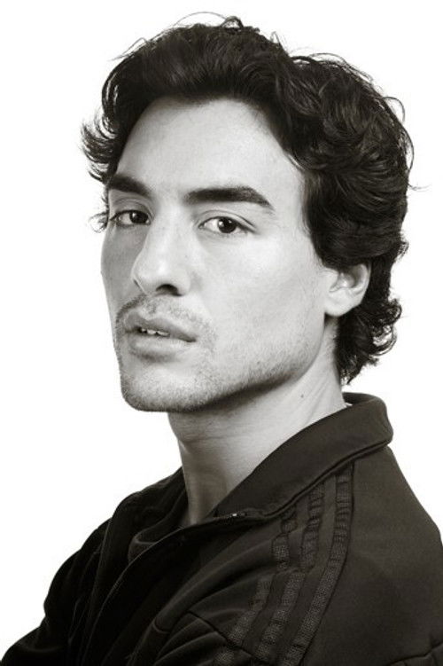 Kevin Pouzou as Prinz