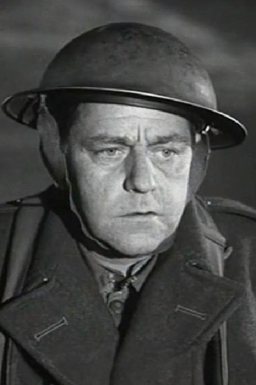 Harry Locke as Bragg