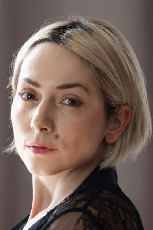 Cristina Flowers as Dorina