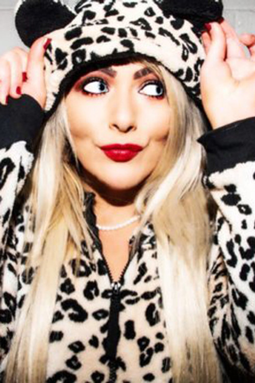 Karen Glennon as Martina