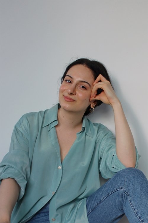 Damla Sakar as Partygast #1