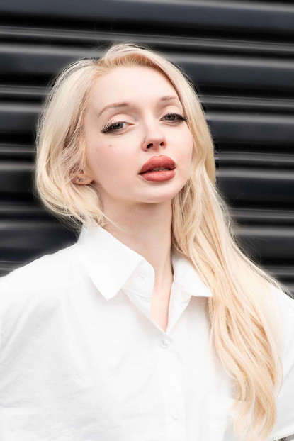 Viola Odette Harlow as Lisa