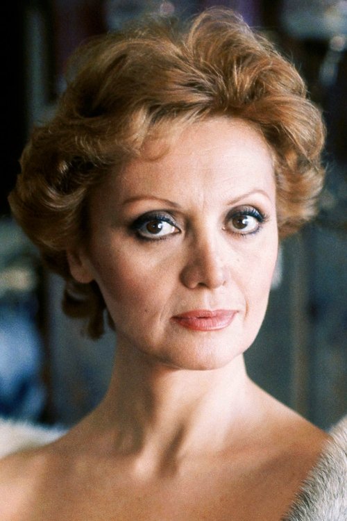 Perla Cristal as Lina