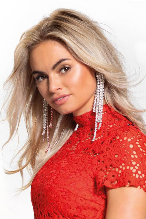 Claartje Rose as Laura Vilhena