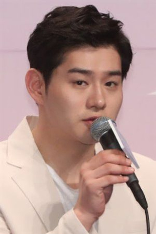 Jang Jin Young as Self