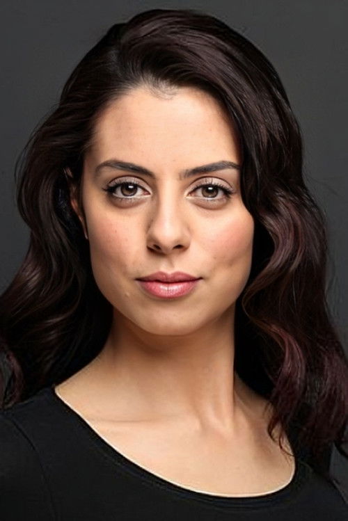 Angela Ceren Sarp as Aylin