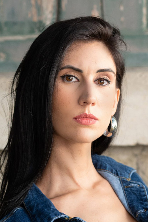 Efrosyni Koutsouveri as Δάφνη