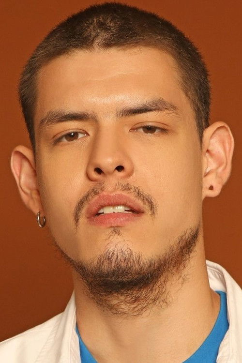 Apiwich Reardon as Junior