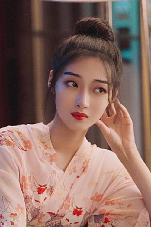 Cai Xuanyi as Becky