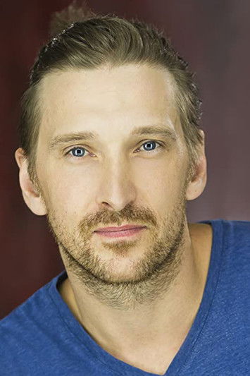 Ivo Buhles as Tourist Checking In