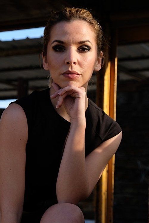 Patricia Resende as Carla