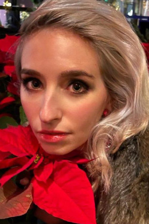 Dimitra Doumeni as Ana