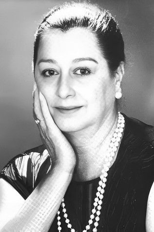 Clara Bindi as Inn Keeper