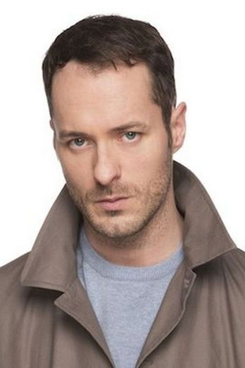 Declan Bennett as Carter