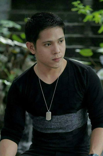 Jayken Mondevil as Onyok Mendigona