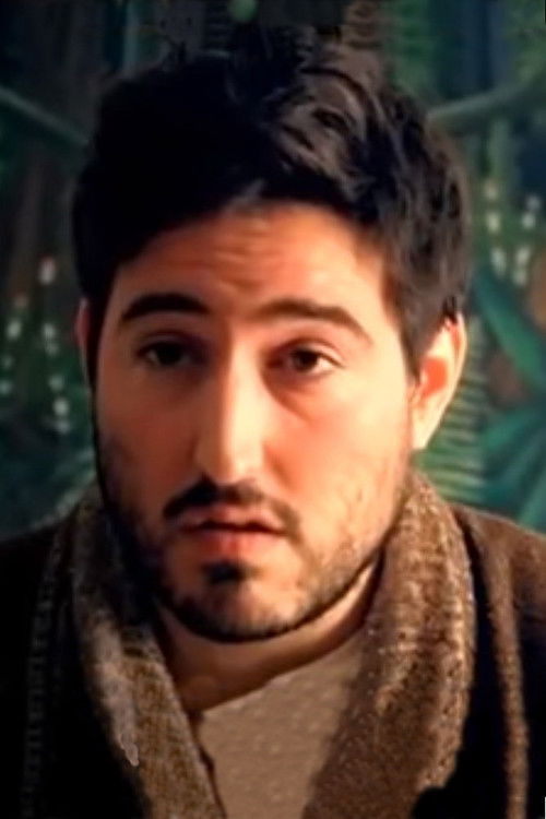 Daniel Mendoza as Richard Levine