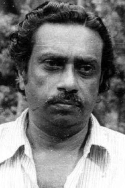 Karamana Janardanan Nair as Prabhakaran Thampi