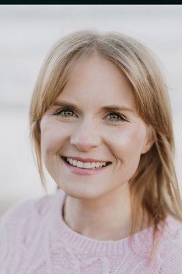 Jessie Donovan as Creepy woman