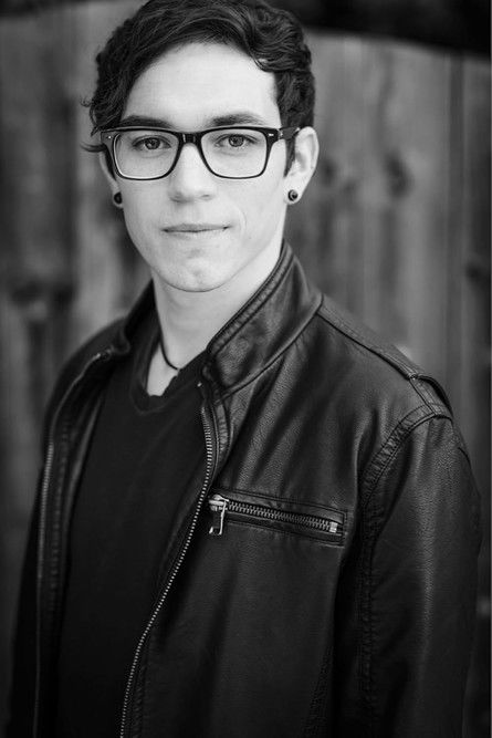 Noah Hunt as Harth Fray