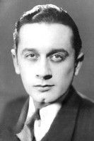 Robert Murzeau as Le capitaine Dolan