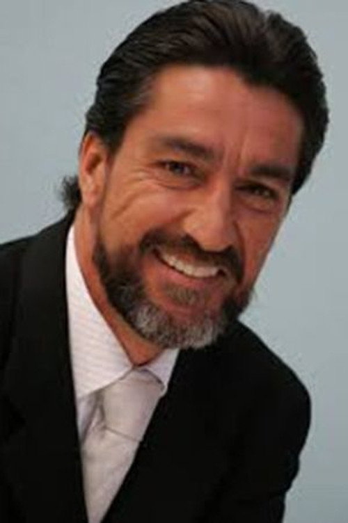 Luis Fernando Montoya as Luis Vargas