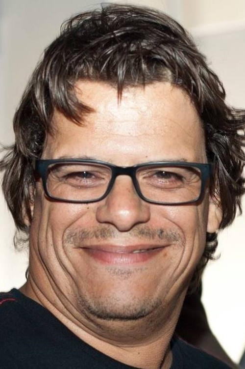 Paulo Lázaro as Lazaro Falcão