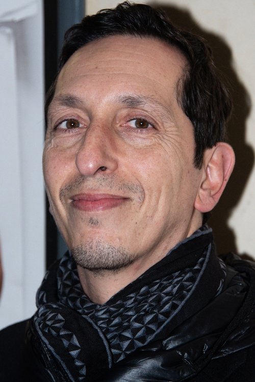 Stéphane Foenkinos as Présentateur JT