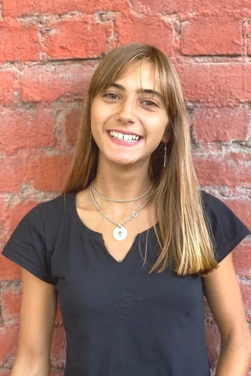 Leonor Baioneta as Clara