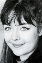 Caroline Milmoe as Maureen