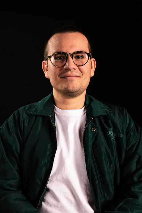 Guillermo Bello as Oficinista golpeado