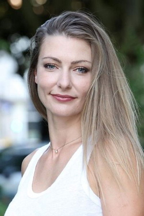 Émilie Ascensao as Fille ivre