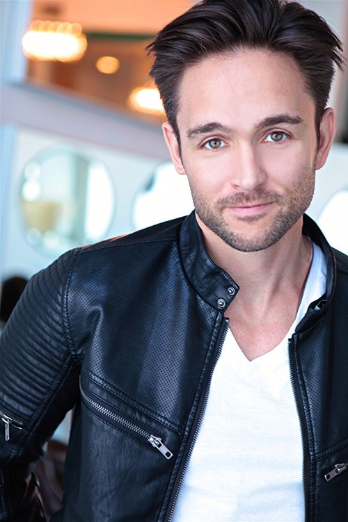 Michael Derek as Tom Richardson