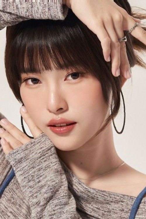 Kulwipa Ngamsukkasemsri as Bew