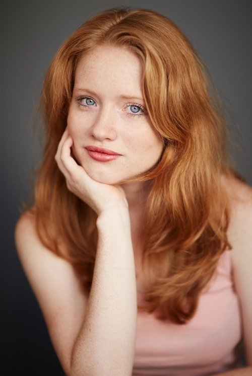 Alyzée Costes as Solange Martin