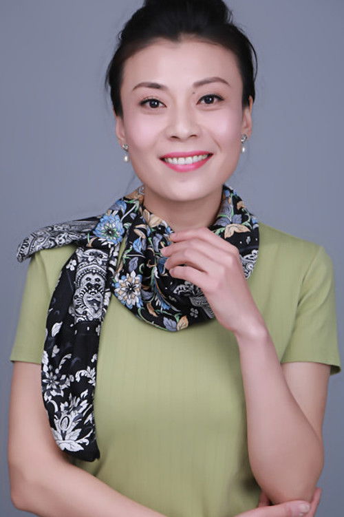Ru Tian as Yu Tu's mother's friend