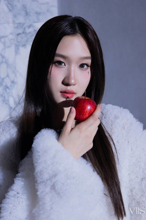 Pariya Piyapanopas as Lalin / Lyla